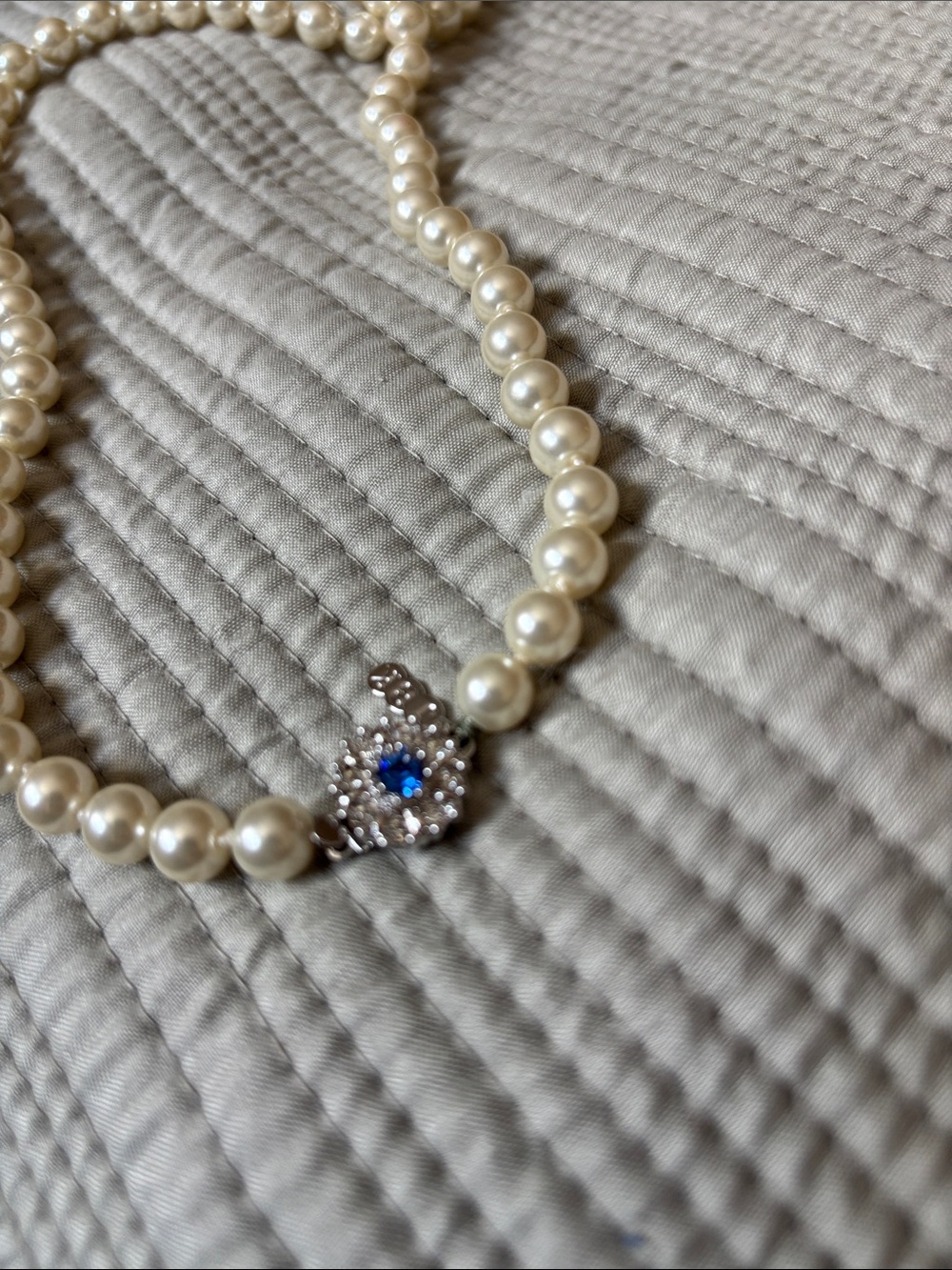 JBK Single strand faux pearl w/crystal flower clasp - Picture 3 of 5